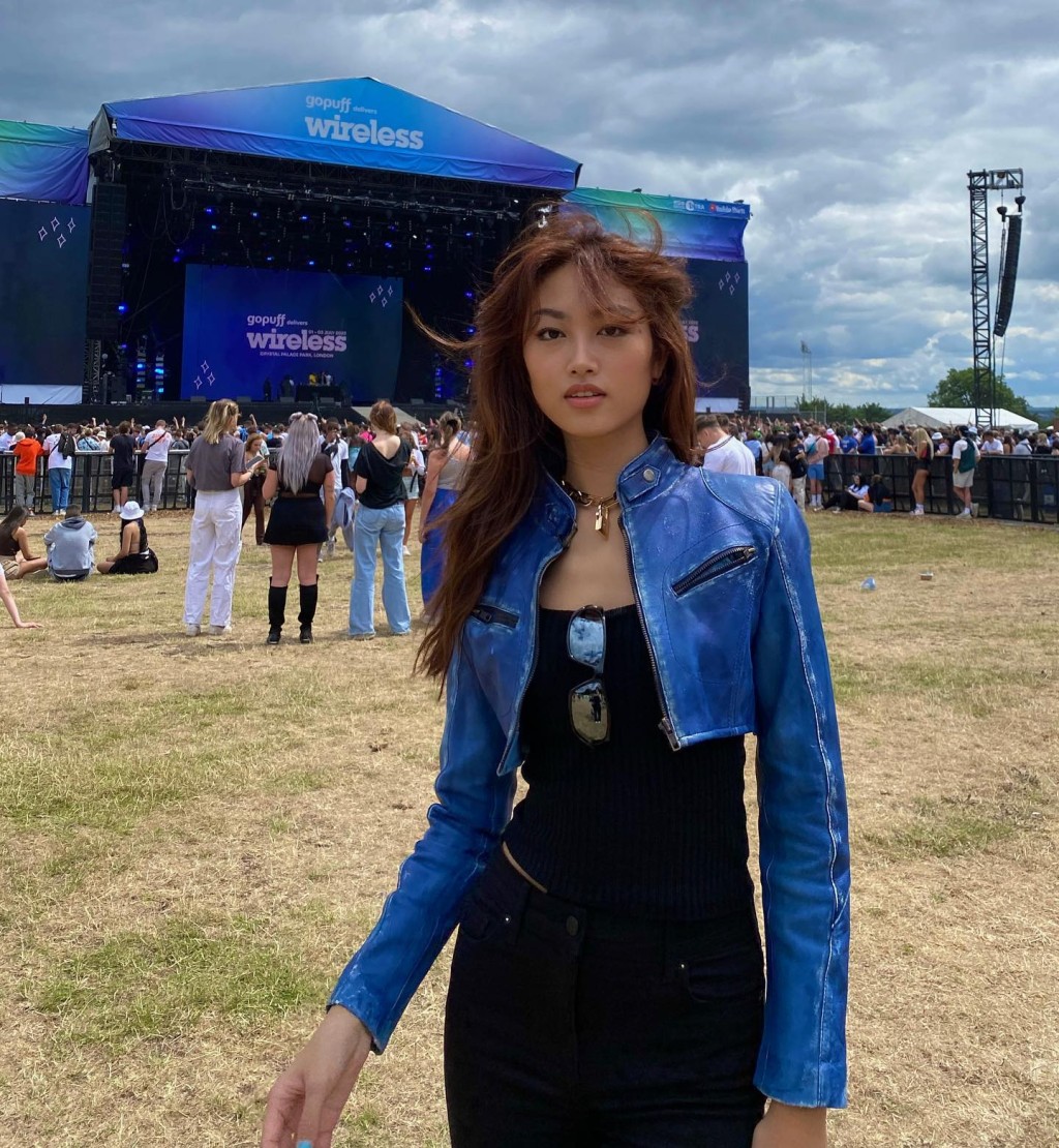 Ella除了身材好，樣貌亦標緻。